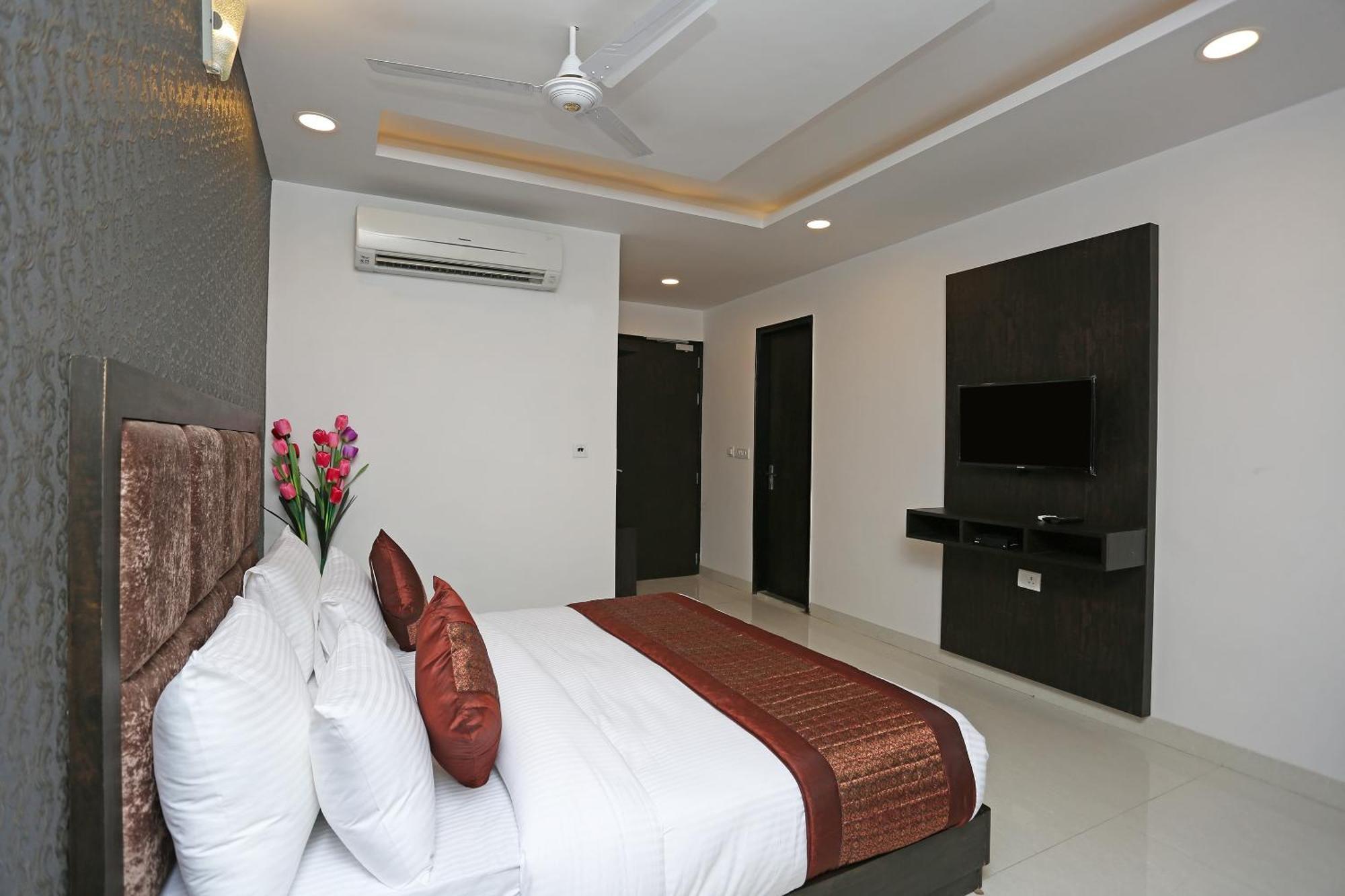 Hotel O M Suites Νέο Δελχί Εξωτερικό φωτογραφία