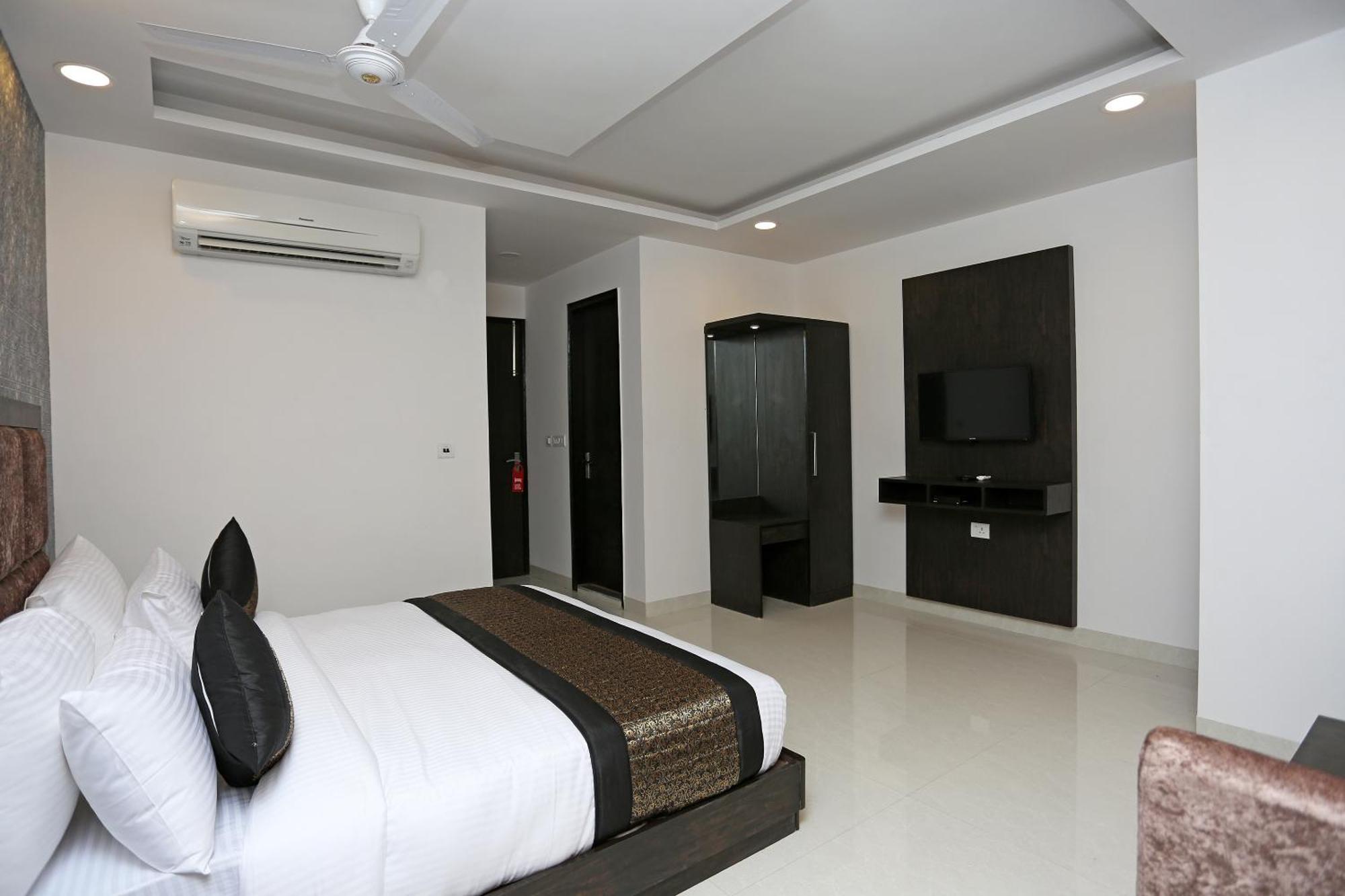 Hotel O M Suites Νέο Δελχί Εξωτερικό φωτογραφία