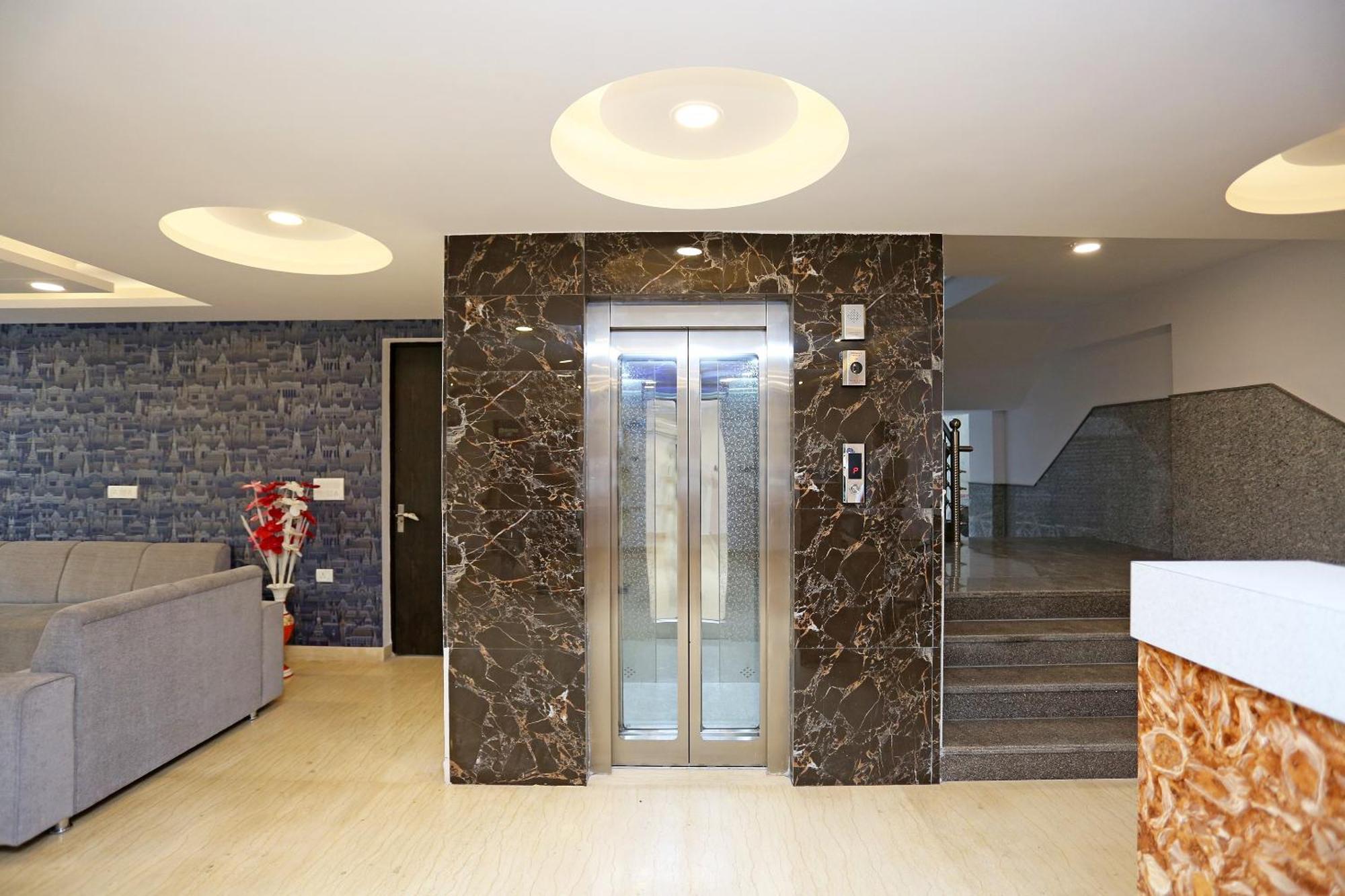 Hotel O M Suites Νέο Δελχί Εξωτερικό φωτογραφία